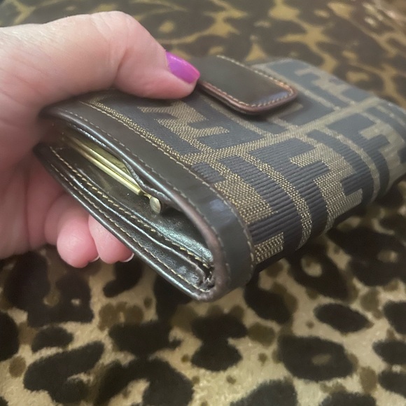 Vintage FendiBlack and Brown kisslock Logo Wallet - Picture 3 of 9
